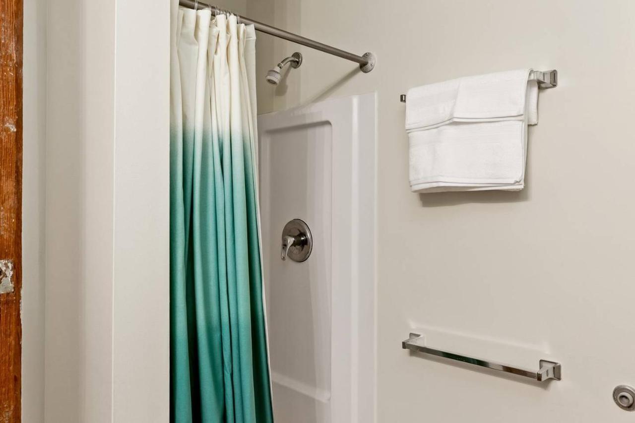 Trifecta Historic Brick 2Br Getaway Superhost Apartment Durham Room photo